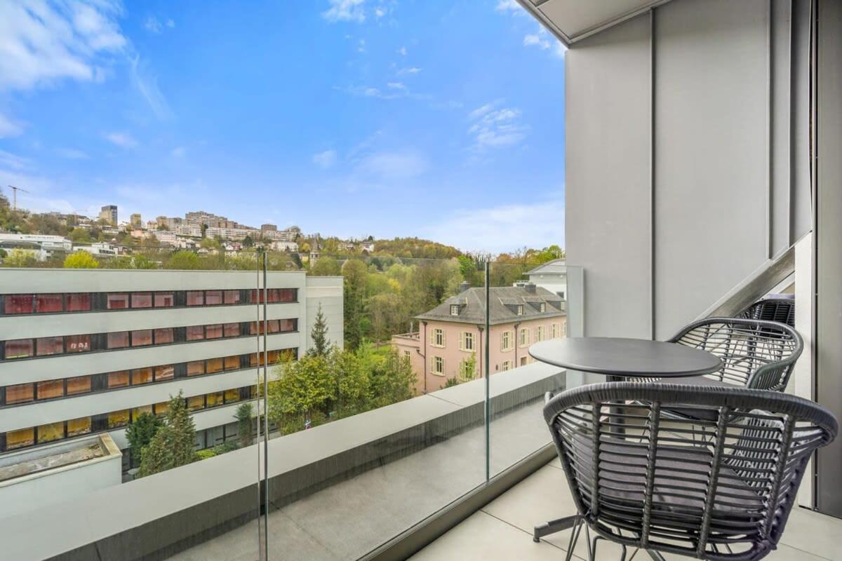Luxury 2br, Free Parking, Balcony Appartamento